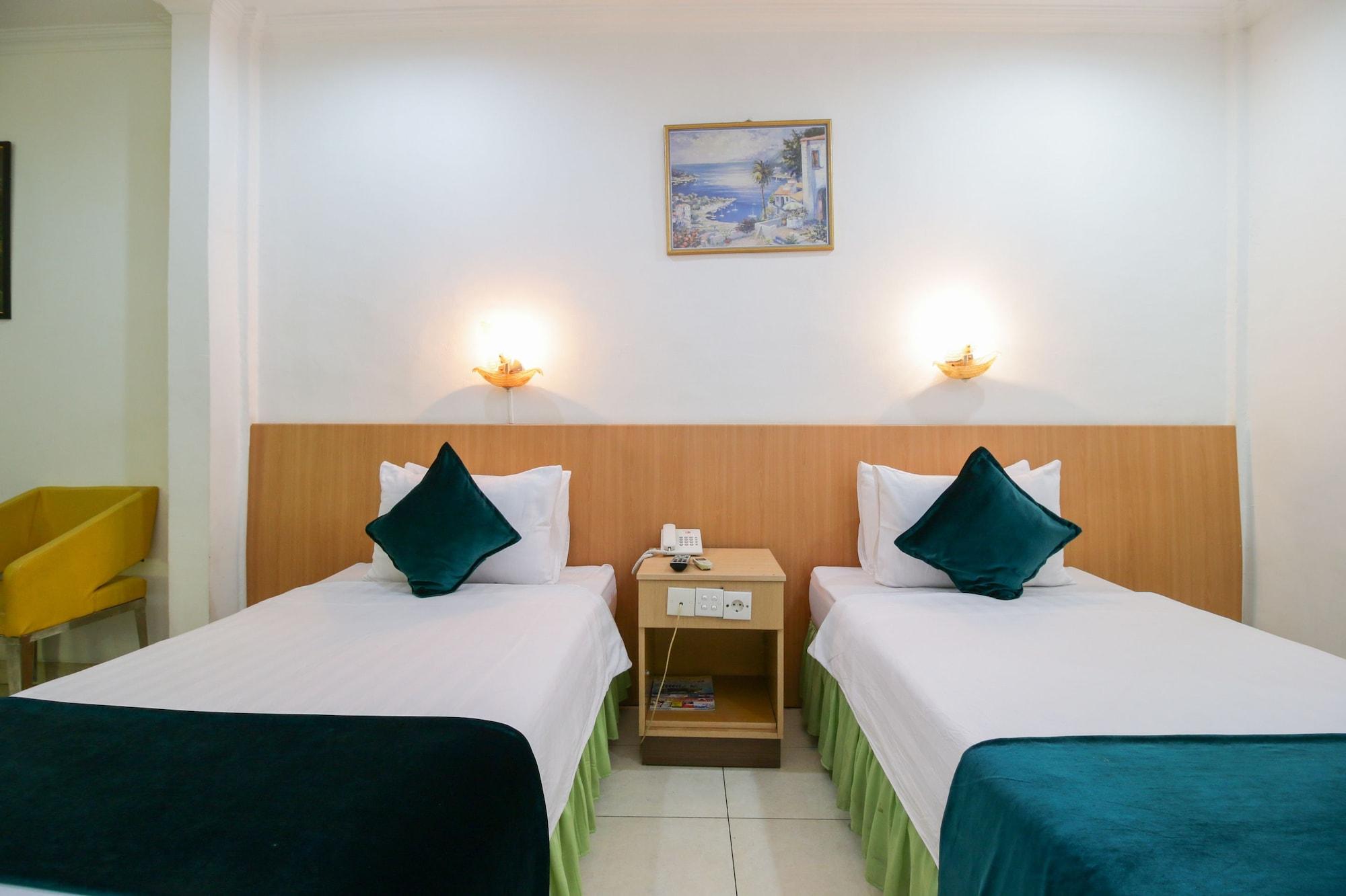 Mariani International Hotel Padang  Exterior photo