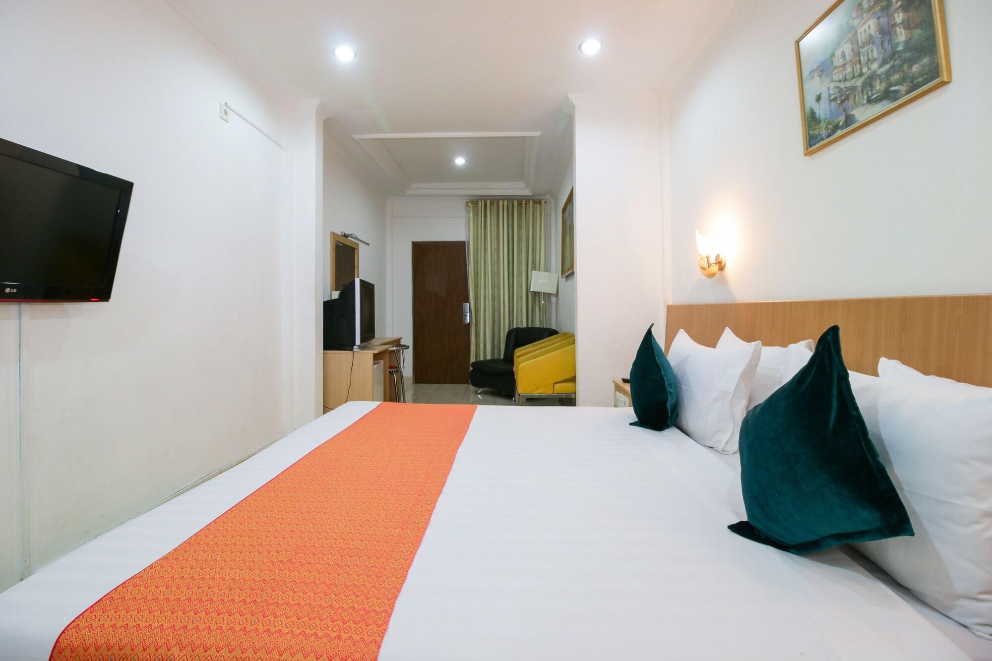 Mariani International Hotel Padang  Exterior photo
