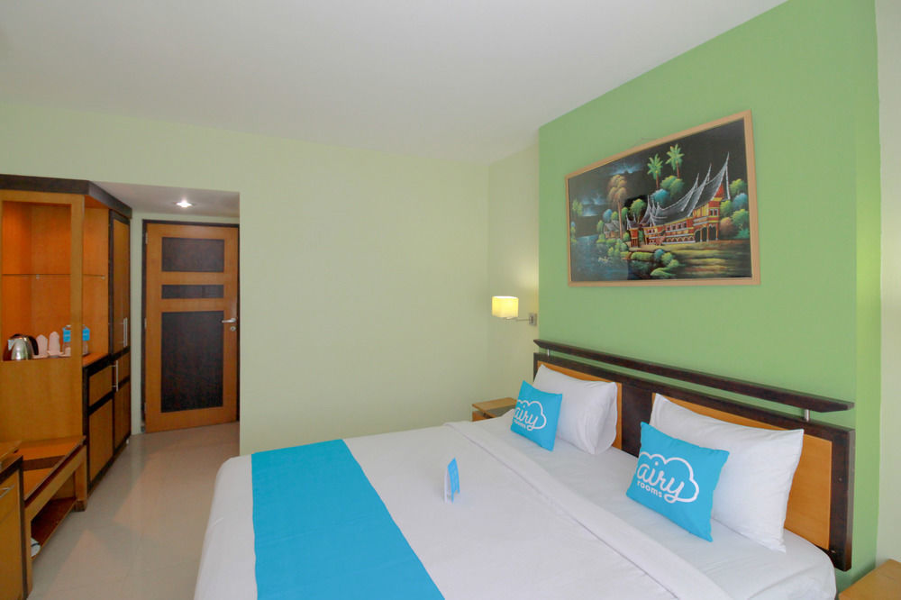 Mariani International Hotel Padang  Exterior photo