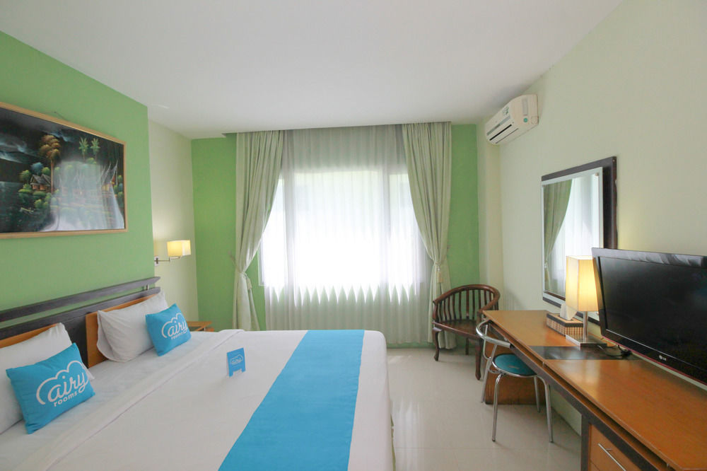 Mariani International Hotel Padang  Exterior photo
