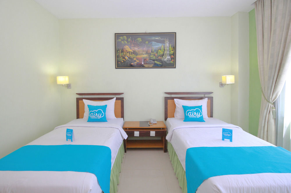 Mariani International Hotel Padang  Exterior photo