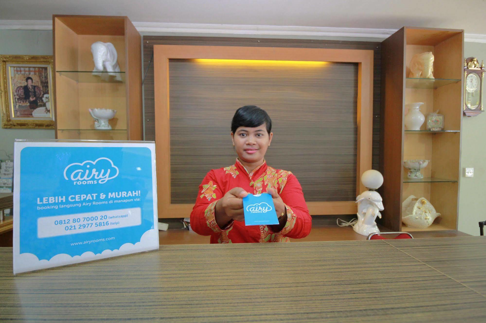 Mariani International Hotel Padang  Exterior photo