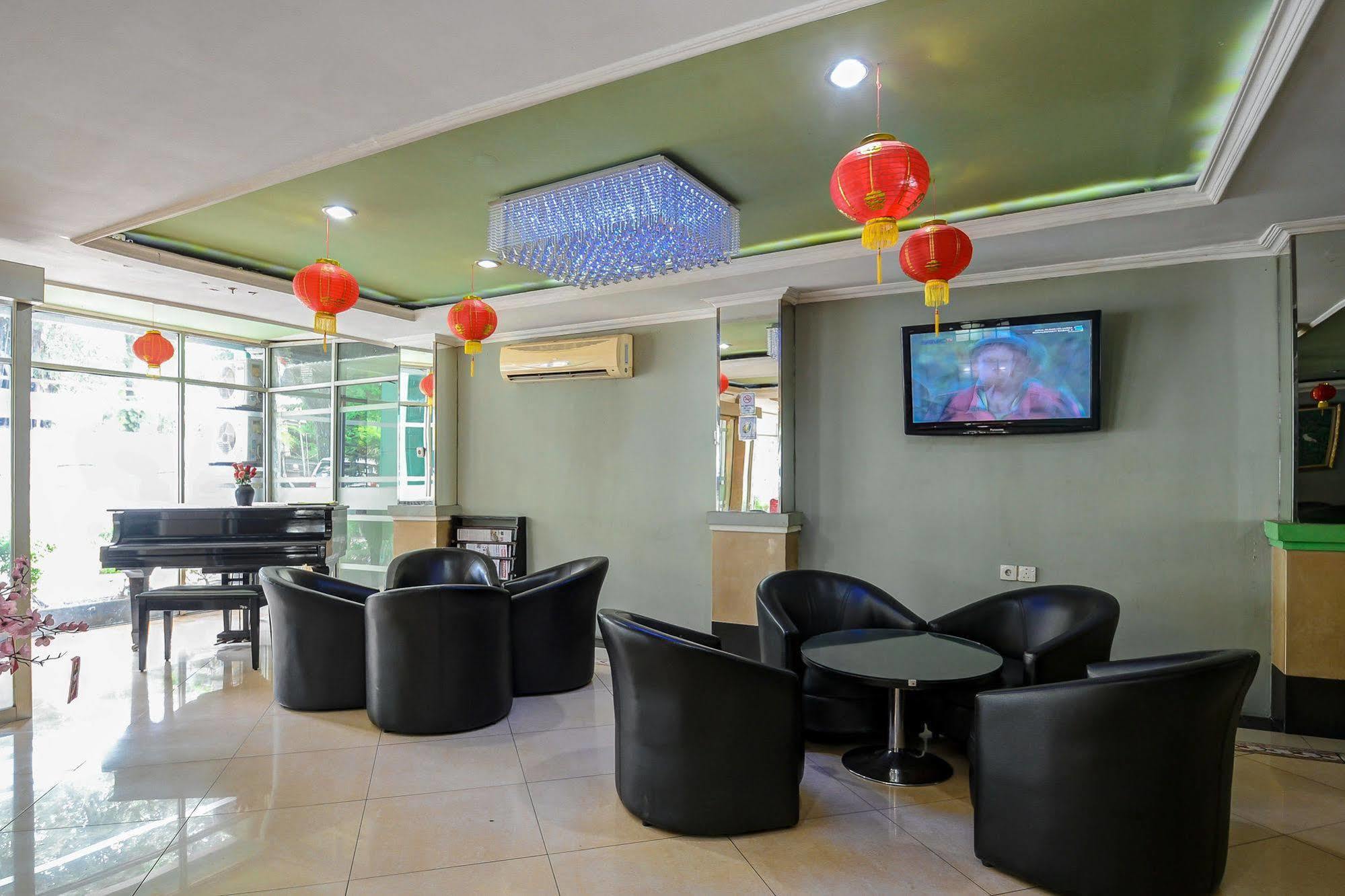Mariani International Hotel Padang  Exterior photo