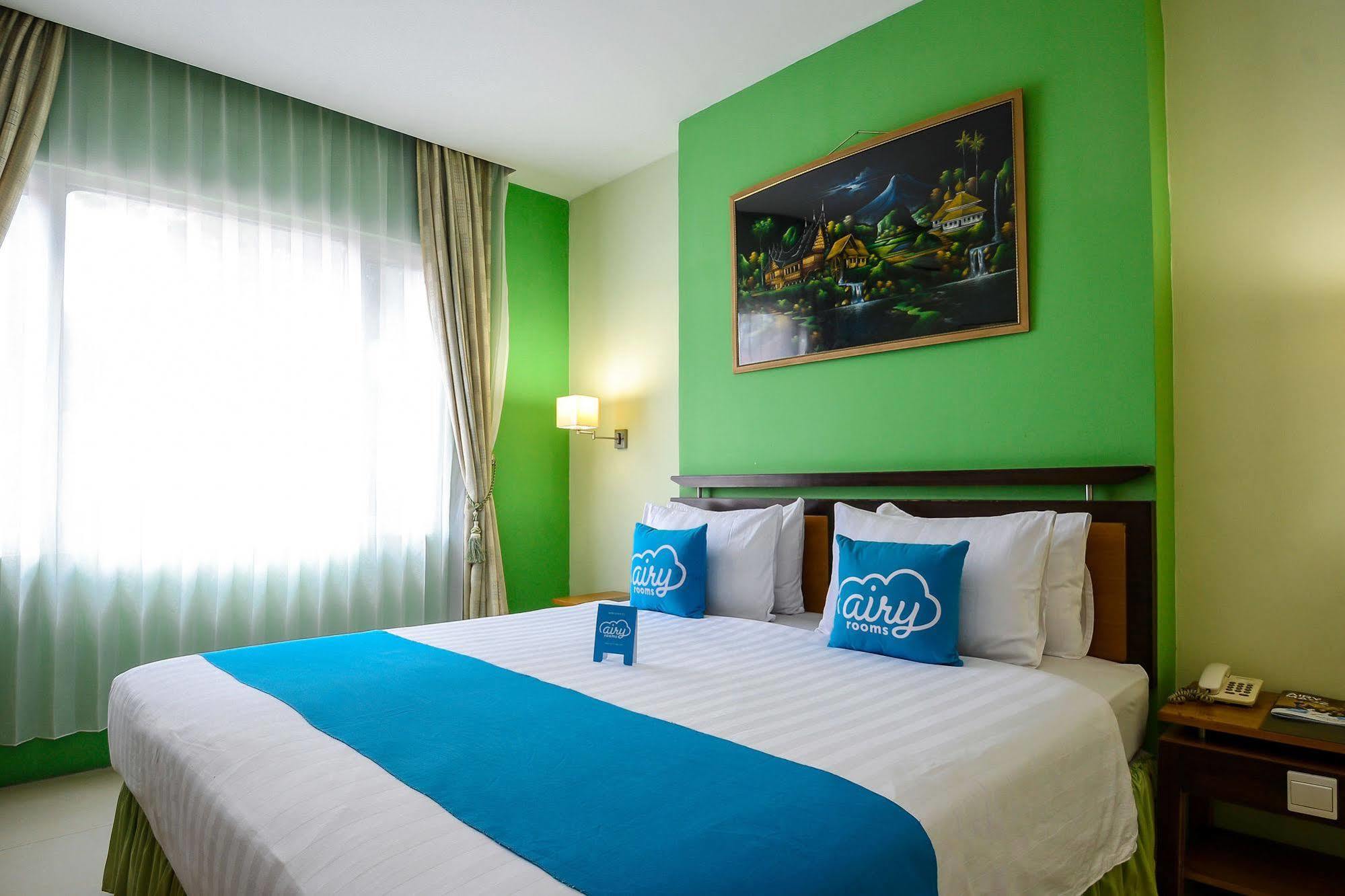 Mariani International Hotel Padang  Exterior photo