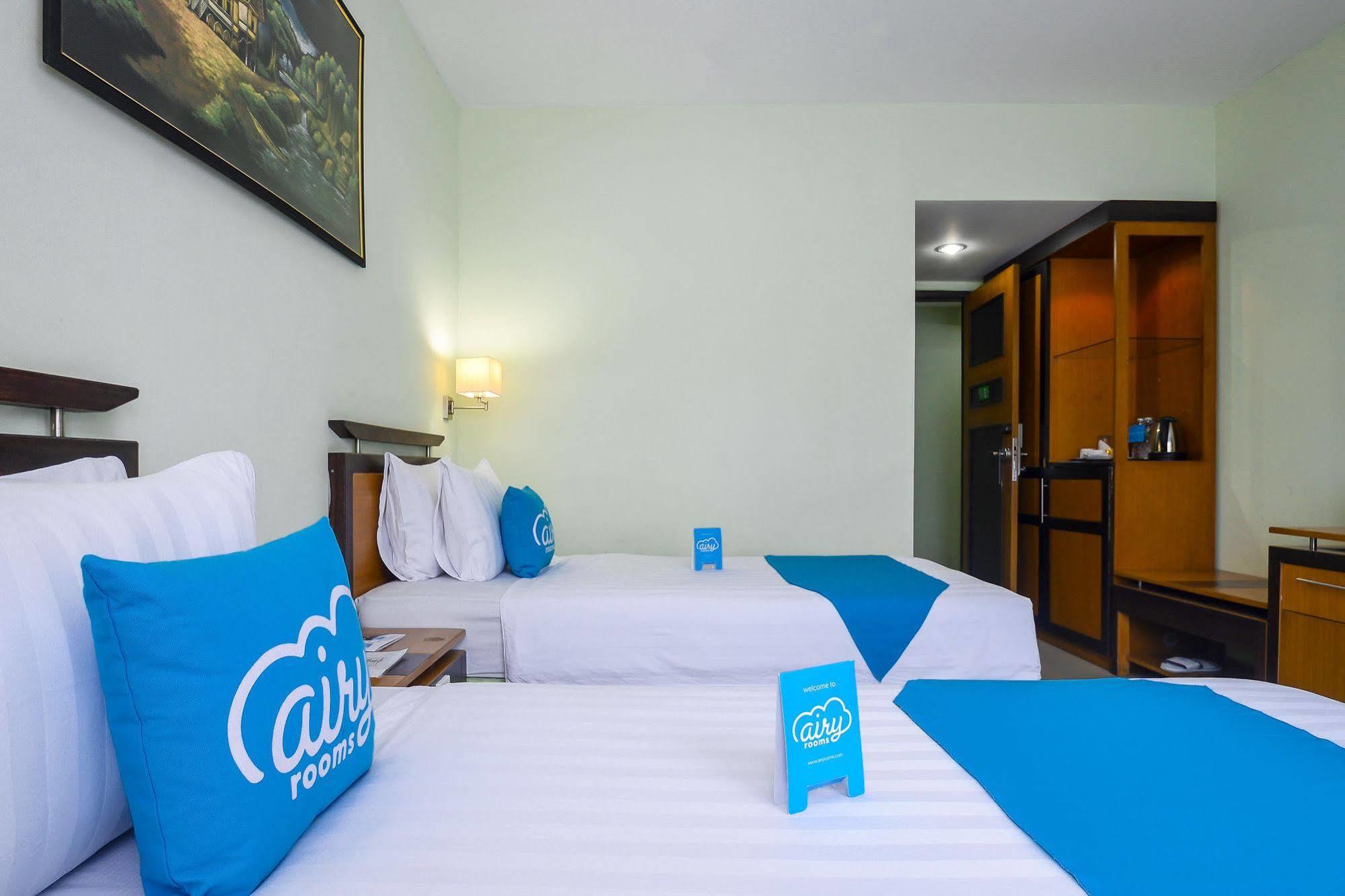 Mariani International Hotel Padang  Exterior photo